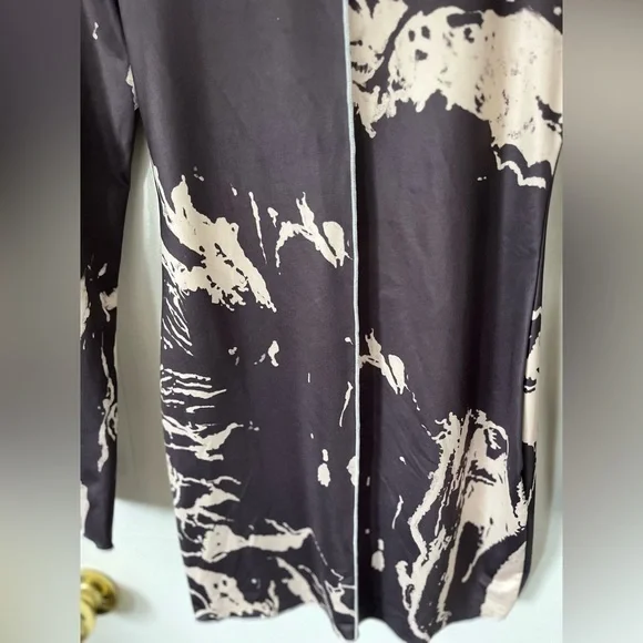 DAILY Marble Print Long-Sleeve Body-con dress - Picture 6 of 7
